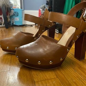 Vince Camuto clog style heels size 10